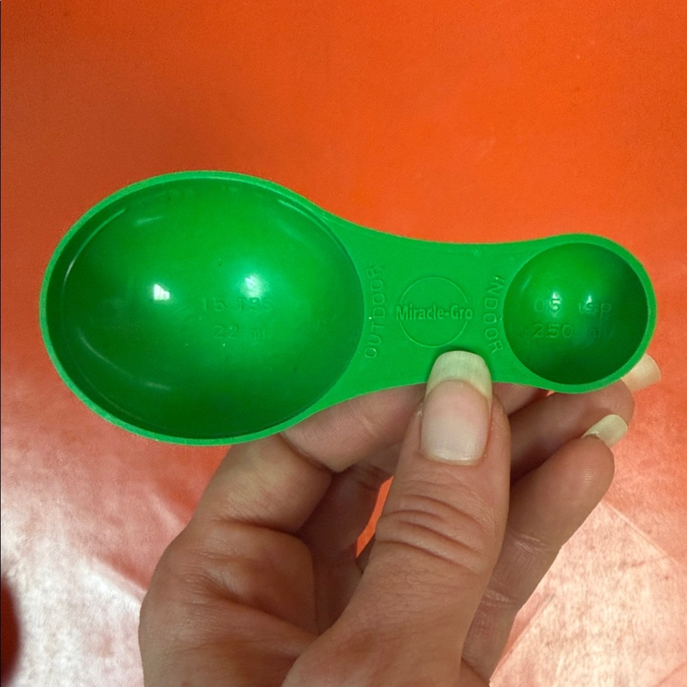 Miracle-Gro Green Plant food Scoop